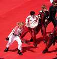 RM, Jin, Suga, J  Foto: Hope, Jimin, V e Jung Kook, do BTS, se apresentam durante a final da Copa do Mundo da FIFA, em julho de 2026 ( Florencia Tan Jun/Getty Images) / Rolling Stone Brasil