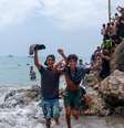 Migrantes atravessam a fronteira entre o Marrocos e o enclave espanhol de Ceuta durante a onda de entradas irregulares registrada no norte da África, em 30 de julho de 2026  Foto: RFI