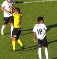 Protocolo antirracista foi utilizado no jogo entre XV de Jaú x Ituano pelo Paulista Sub-20 por casos de injúria racial e homofobia.  Foto: Reprodução/GaloTV/YouTube / Estadão