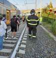 Passageiros deixaram trem que descarrilou após bater em dois búfalos  Foto: ANSA / Ansa - Brasil
