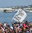 'A terra treme e o Estado dorme': protesto em Pozzuoli por efeitos de terremoto  Foto: ANSA / Ansa - Brasil