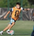 Foto: Thiago Almada em treino da Seleção Argentina ( Divulgação/Instagram Seleção Argentina @afaseleccion) / Gávea News