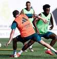 Divulgação / Real Madrid - Legenda: Vini Jr participa de treino do Real Madrid: jogador tem nome especulado no Arsenal  Foto: Jogada10