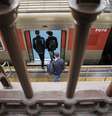 Movimento de passageiros na plataforma da Estação da Luz, na região central da cidade de São Paulo, nesta terça-feira, 4 de agosto de 2026. Funcionários das linhas 11-Coral, 12- Safira e 13-Jade atualmente operadas pela Companhia Paulista de Trens Metropolitanos (CPTM), entraram em greve à 0h desta terça-feira, 4  Foto: FELIPE MARQUES/ZIMEL PRESS / Estadão