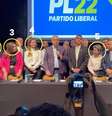 Veja quem são as mulheres que estavam ao lado de Flávio Bolsonaro no anúncio do vice  Foto: Reprodução/Youtube/Flávio Bolosnaro