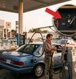 Homem em posto de gasolina Foto: Gerada por inteligência artificial / Xataka