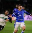 Gabriel Rojas em ação pelo Cruzeiro.   Foto: Reinaldo Reginato/FotoArena/Alamy Live News