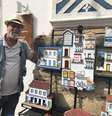 As miniaturas são construídas pelo artista plástico Edba, 60 anos, e vendidas no Centro Histórico de Paraty Foto: Marcela Coelho/Redação Terra
