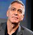 George Clooney, 64 anos: 'Foi um começo difícil. Dormi no chão de um armário por dois anos e, durante cinco anos, fui de bicicleta aos testes de elenco'.  Foto: Getty Images / Purepeople