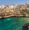 Polignano a Mare é conhecida por falésia e praias de águas verdes  Foto: ANSA / Ansa - Brasil