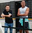 Giovanni conversa com Elano e Arão no CT Rei Pelé - Foto: Raul Baretta/ Santos FC. / Jogada10