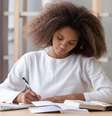 As 10 classes gramaticais são divididas em variáveis e invariáveis Foto: Fizkes | Shutterstock / Portal EdiCase