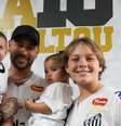 Neymar com os filhos, Mel, Mavie e Davi Lucca  Foto: Reprodução Instagram | @neymarjr