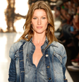 Os novos tênis da Adidas que confirmam que o jeans também está na moda nos pés e que são adorados pelas fãs do estilo 'old money'. Foto: Getty Images / Purepeople