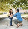 Atitudes simples da família podem tornar a mudança de escola mais leve e segura  Foto: Monkey Business Images | Shutterstock / Portal EdiCase