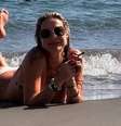 Luana Piovani faz topless em protesto  Foto: 