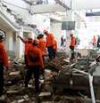 Equipes de resgate inspecionam um prédio fortemente danificado no porto de L. Say, após um terremoto em Maumere, Sikka, província de Nusa Tenggara Oriental, Indonésia 15 de agosto de 2026   Foto: REUTERS/Willy Kurniawan