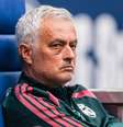 Mourinho fica com o olho roxo após levar bolada que quebrou seu óculos durante treinamento do Real Madrid.  Foto: NurPhoto/ Getty Images