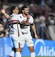 Luciano e Calleri celebram classificação do São Paulo na Sul-Americana - Foto: Divulgação / Conmebol / Jogada10