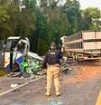 Acidente entre ônibus e carreta deixa aos menos 23 mortos no Paraná  Foto: Divulgação/PRF-PR