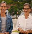 César Tralli e Renata Vasconcellos na gravação do 'JN nas Ruas' em Goiás: a vida acontece fora dos estúdios de TV  Foto: Henrique Lucas/TV Globo