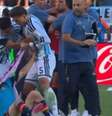 Jogadores da Argentina exibiram faixa alusiva às Malvinas após vitória sobre a Inglaterra - Foto: reprodução de vídeo / Jogada10