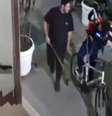 Polícia tenta prender entregadores suspeitos de linchar ciclista em Copacabana  Foto: Reprodução/Redes sociais