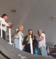 Rafaella Santos (de bandana preta no cabelo) é ofendida por torcedores rivais durante jogo contra o Santos  Foto: Reprodução/X/@SVilabelmiro