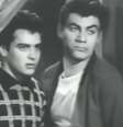 Há quase 70 anos, esse jovem e saudoso ator era vilão em filme de comédia; ele nem imaginava que na década de 1980 teria personagem memorável em programa infantil de sucesso. Descubra quem é! - Vovó Mafalda do 'Bozo', Valentino Guzzo à direita.  Foto: Reprodução / Purepeople
