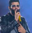 Gusttavo Lima no show exibido na Globo: o afastamento continua, porém, menos radical Foto: Reprodução/TV