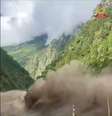 A avalanche de água, lama e pedras arrastou tudo pelo caminho.  Foto: Getty Images / BBC News Brasil