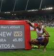 Alisson dos Santos quebra recorde mundial dos 400m com barreira em etapa de Zurique.   Foto: Sona Maleterova/ Getty Images
