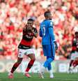 Samuel Lino, do Flamengo, comemora seu segundo gol marcado sobre o Botafogo durante partida válida pela 25ª rodada do Campeonato Brasileiro, Série A, realizada no Estádio Jornalista Mario Filho, o Maracanã, na zona norte do Rio de Janeiro, neste domingo, 30 de agosto de 2026.  Foto: Estadão Conteúdo