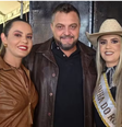 Lara Alves ganhou o título de Rainha do Rodeio de Montividiu, em Goiás, e vive um relacionamento a três com a irmã gêmea, Laila, e o agricultor Maycon Rueda  Foto: reprodução/G1 / Famosos e Celebridades
