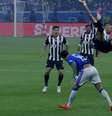 Falta cometida por Kaio Jorge em Cruzeiro x Atlético-MG levou zagueiro Ruan ao hospital.  Foto: Reprodução/SporTV / Estadão