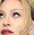 Madonna (68 anos): 'Até um ano atrás, eu pulava em trampolins, fazia exercícios aeróbicos dançando e submetia minhas articulações ao que um médico chamaria de sobrecarga. Não consigo mais fazer isso. Agora faço treino em circuito de alta intensidade'. Foto: Getty Images / Purepeople