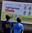 Foto de arquivo: crianças congolesas leem um cartaz de conscientização de agências de ajuda que intensificam os esforços para conter um novo surto de ebola envolvendo a cepa Bundibugyo, em Bunia, província de Ituri, República Democrática do Congo, em 20 de maio de 2026.  Foto: REUTERS - Gradel Muyisa Mumbere / RFI