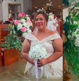 Casal mantém celebração de casamento mesmo igreja alagada na altura da cintura  Foto: Reprodução/Instagram 