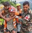 Nesta imagem divulgada pelo Exército do Nepal, soldados resgatam um trabalhador com vida de um túnel durante uma operação no projeto hidrelétrico Trishuli-3A, no distrito de Rasuwa, no Nepal, em 4 de setembro de 2026.  Foto: RFI
