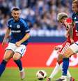 Karl tenta passe em meio à defesa do Schalke 04 - Foto: Divulgação / FC Bayern München / Jogada10