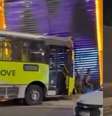 Acidente aconteceu durante a madrugada deste sábado, 5  Foto: Reprodução/X/@Thurblackbus