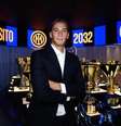 Foto: Divulgação - Legenda: Pio Esposito ganha novo contrato e assina com a Inter de Milão até 2032 / Jogada10