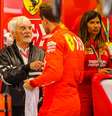 Bernie Eccleston cumprimenta Sebastian Vettel durante o GP do Brasil de 2019. Foto: Rafael Arbex/Estadão / Estadão
