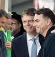 Flávio Bolsonaro e Tarcísio participaram da reunião com Jovens Obreiros, organizada pelo Apóstolo Valdemiro Santiago, na Igreja Mundial do Poder de Deus  Foto: Divulgação