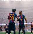 Raphinha e Yamal comemorando um gol do Barcelona   Foto: Divulgação/Barcelona / Esporte News Mundo