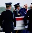 Presidente dos EUA, Donald Trump, faz saudação a militares em Dover, Delaware
  22 de julho de 2026    REUTERS/Evan Vucci  Foto: Reuters