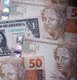 Nesta ilustração, tirada em 18 de dezembro de 2024, são mostradas notas do real brasileiro e do dólar americano. REUTERS/Amanda Perobelli/Ilustração  Foto: Reuters