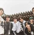 Imagem: Divulgação/Stray Kids/JYP (Via Site Oficial)  Foto: Divulgação/Stray Kids/JYP (Via Site Oficial) / Woo! Magazine