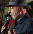 Lula recorreu a uma canção romântica de Roberto Carlos ao discursar para o público da capital gaúcha  Foto: Reprodução (Imagem com qualidade melhorada por IA)