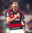 Pedro tentou marcar de peito no primeiro tempo, mas Hugo Souza evitou - Foto: Gilvan de Souza / Flamengo / Jogada10